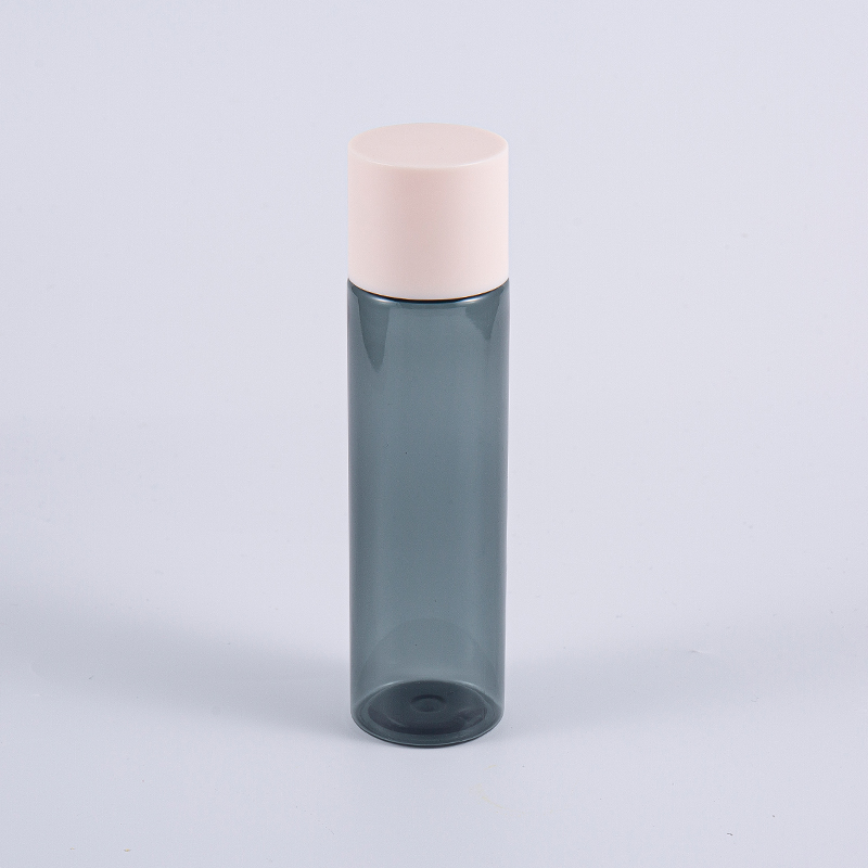 Für Kosmetika wird eine 120-ml-PET-Plastikflasche mit Schraubverschluss verwendet