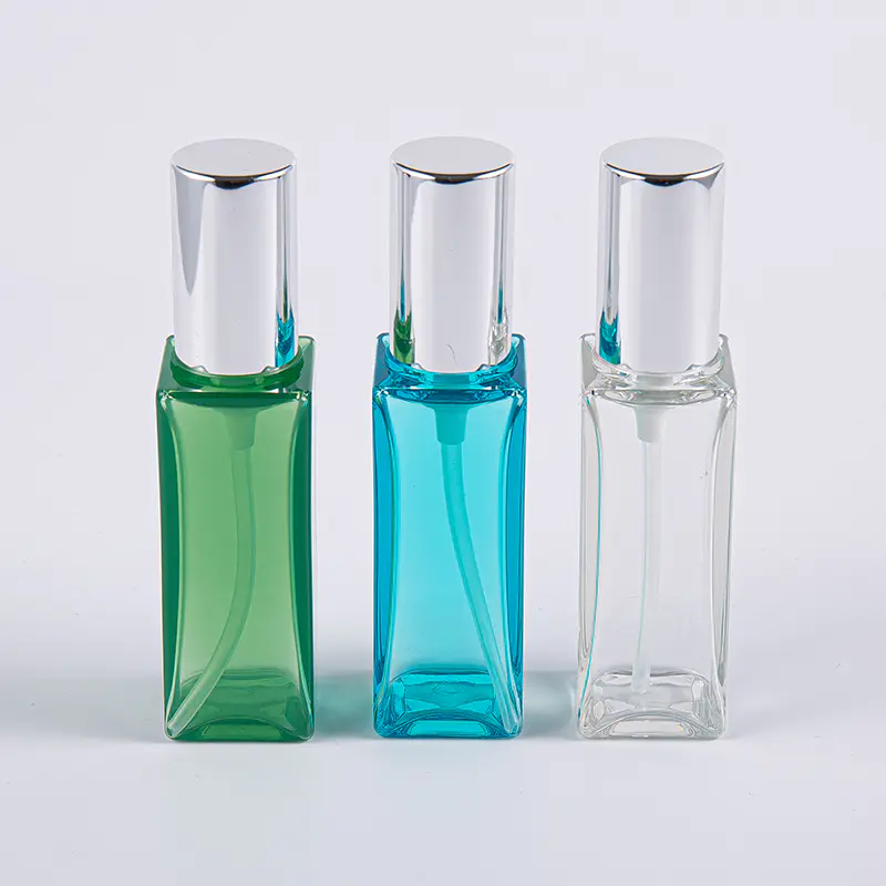Auf Reisen verwenden Sie Gesichtsfeuchtigkeitscremes in einer quadratischen 30-ml-PETG-Lotionsflasche 