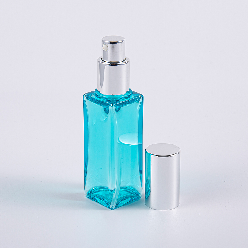 Auf Reisen verwenden Sie Gesichtsfeuchtigkeitscremes in einer quadratischen 30-ml-PETG-Lotionsflasche Auf Reisen verwenden Sie Gesichtsfeuchtigkeitscremes in einer quadratischen 30-ml-PETG-Lotionsflasche