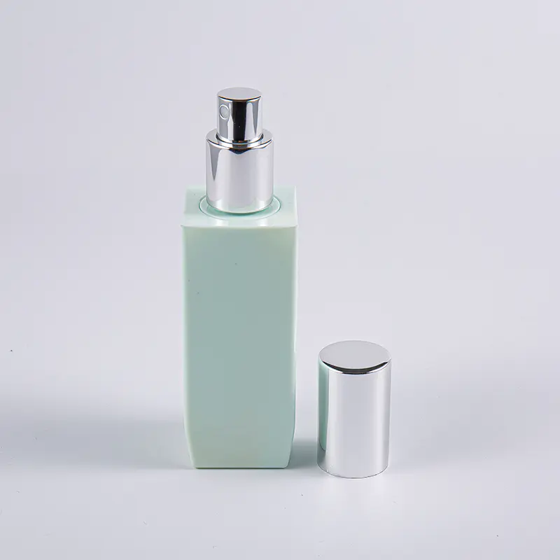 Mehrere Farboptionen, quadratische 100-ml-PETG-Lotionsflasche mit dicker Wand und Aluminium-Pumpverschluss 